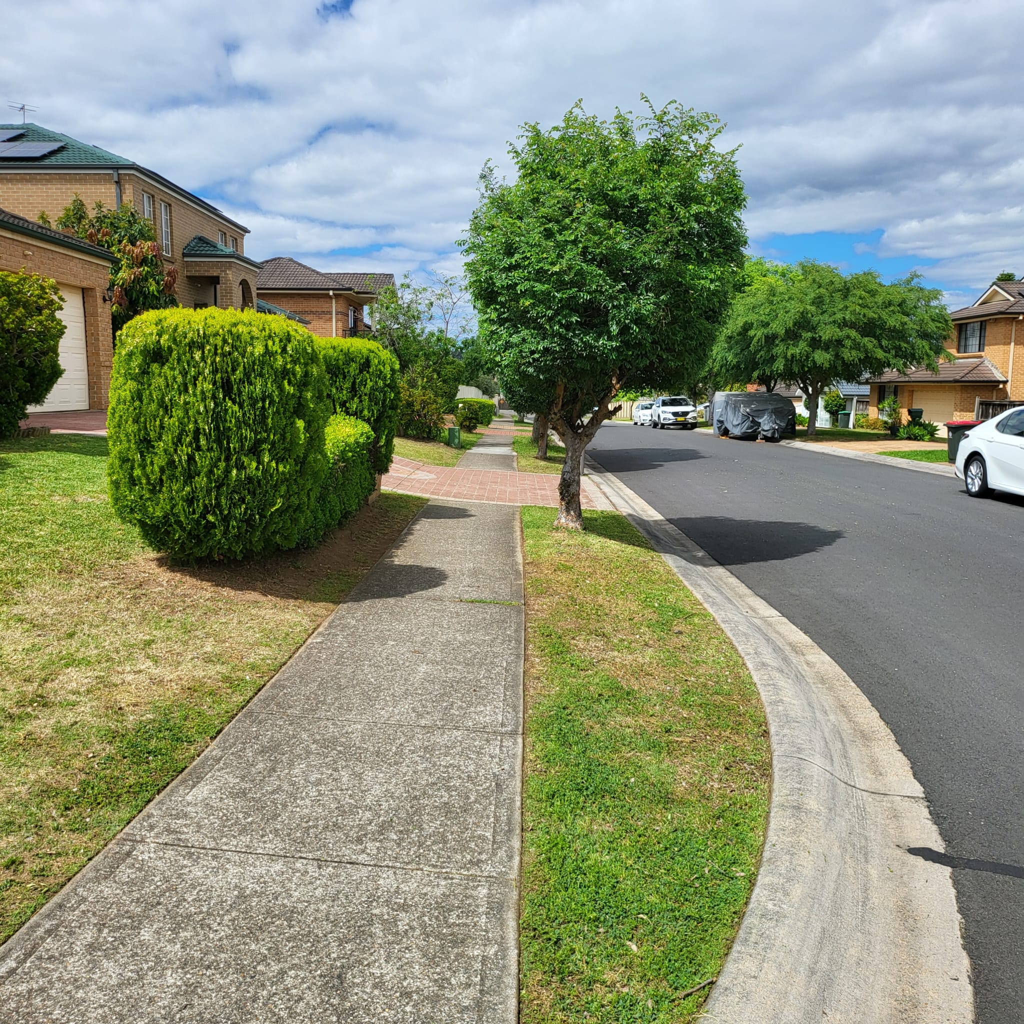 Lawn mowing in Kellyville, NSW