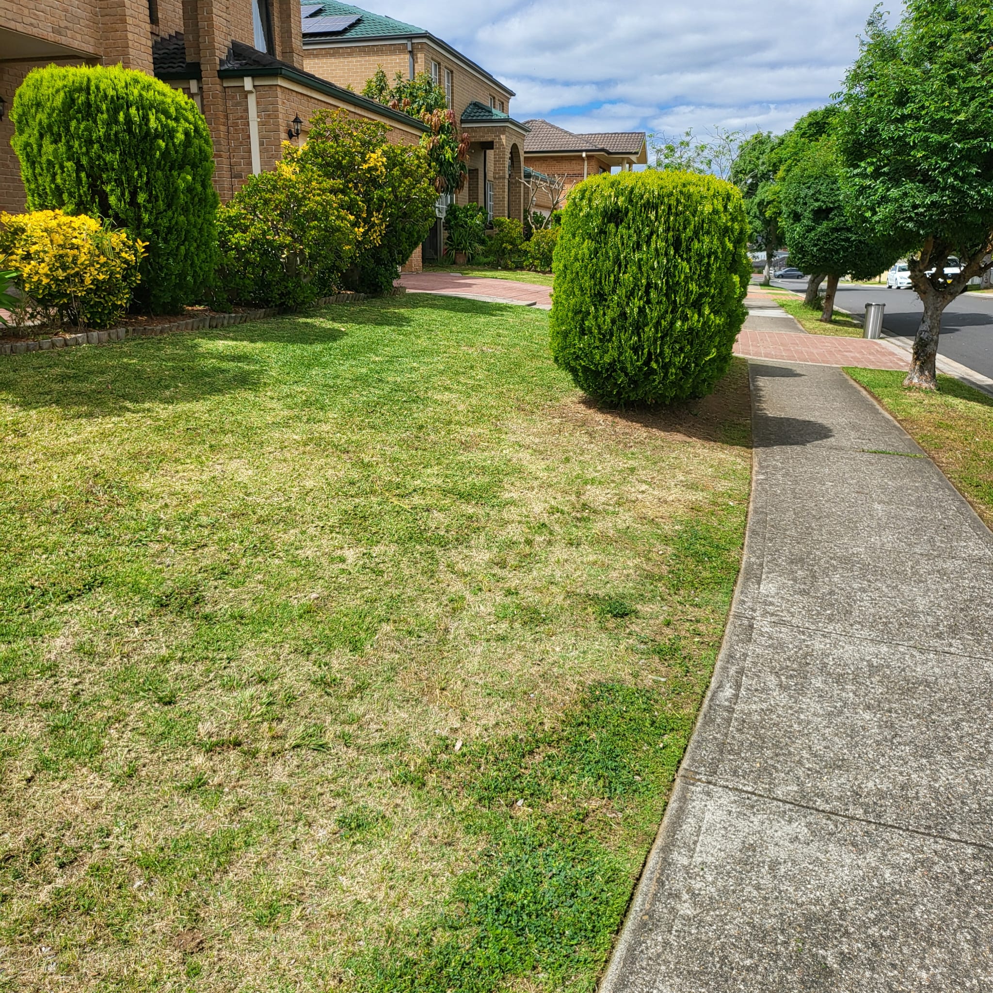 Lawn mowing in Kellyville, NSW